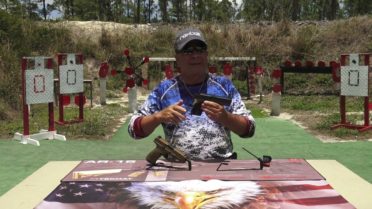 Beretta APX y CZ P10C Comparacion