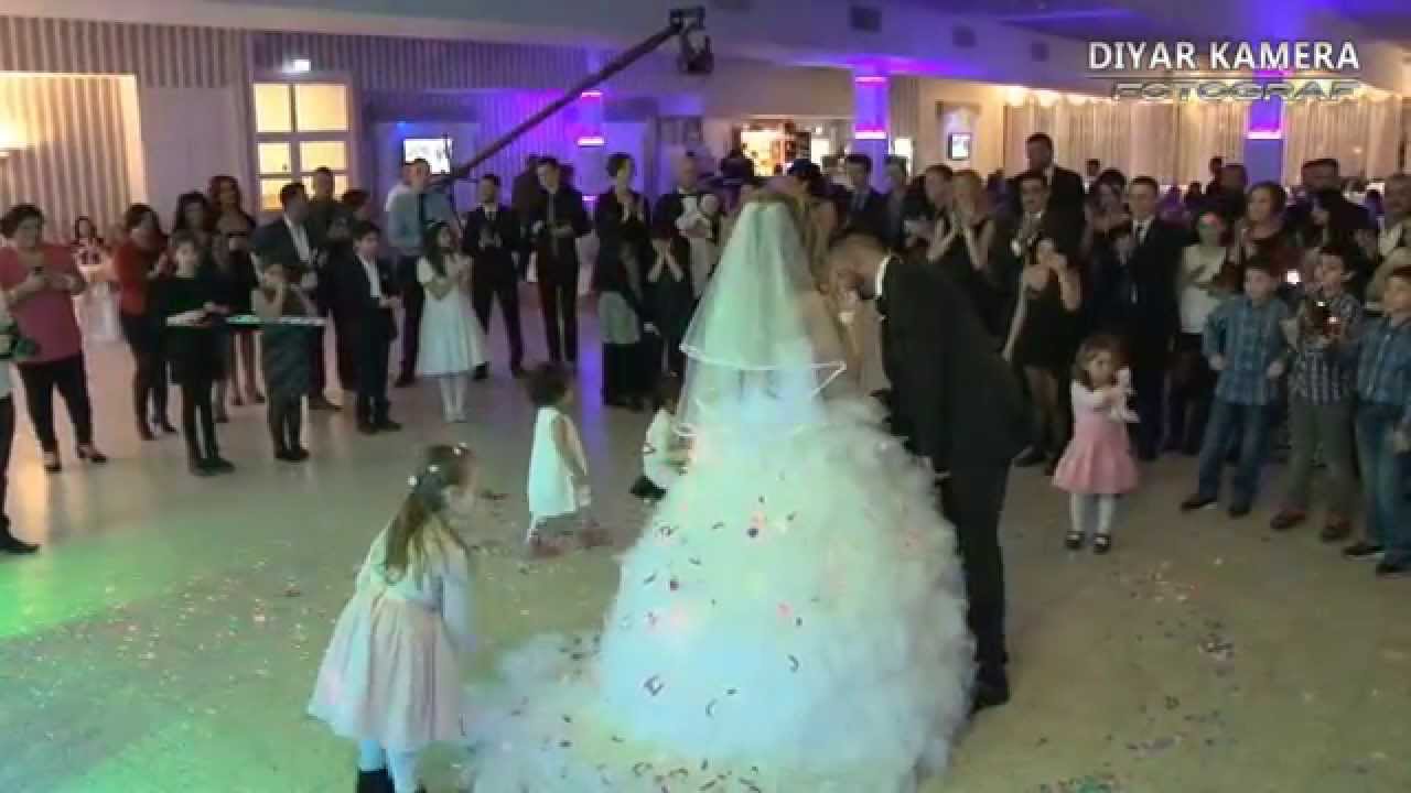 Salona Giris ve ilk Dans / Dilara & Erhanın D&uuml;g&uuml;n&uuml;/Anılar D&uuml;ğ&uuml;n Salonu