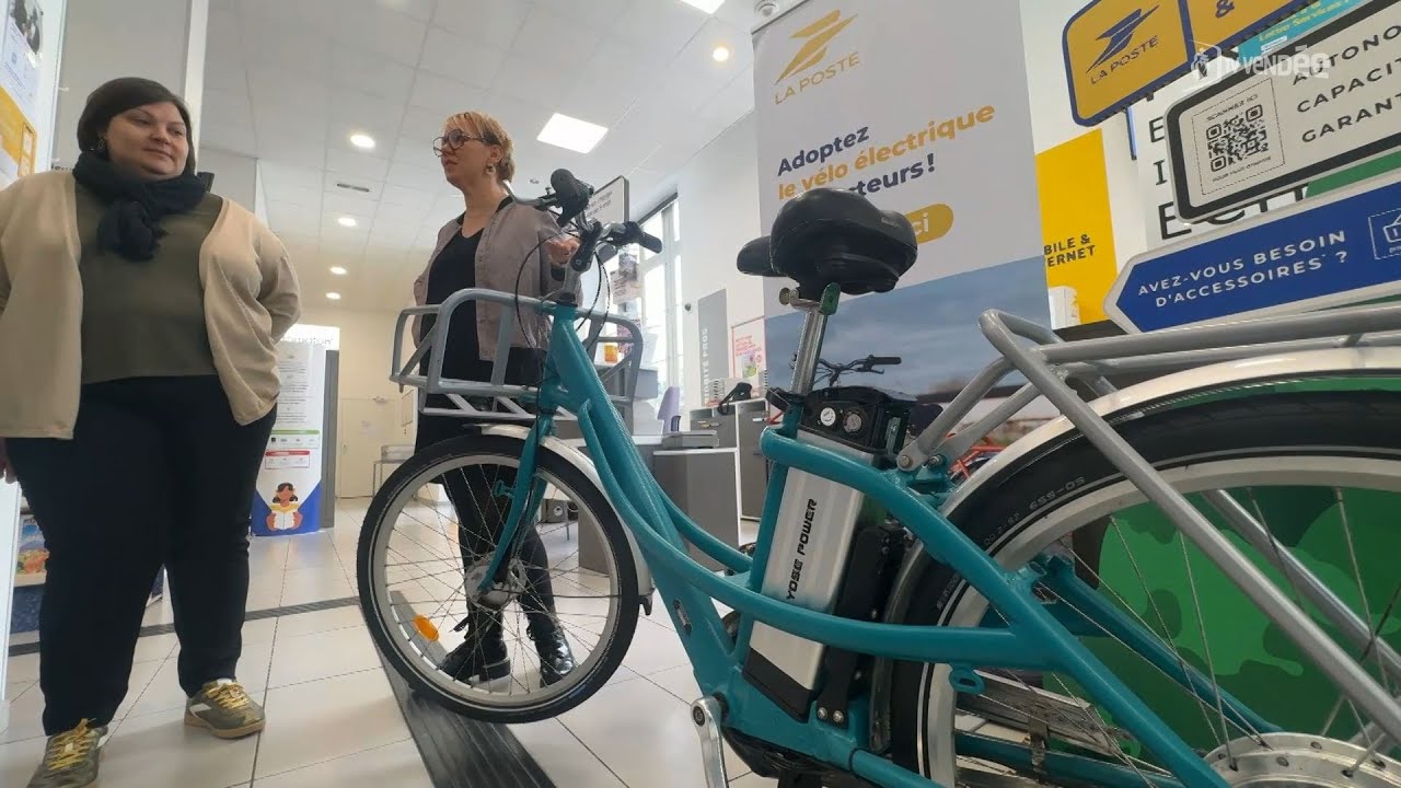 Remis à neuf, des vélos de facteur de La Poste sont en vente