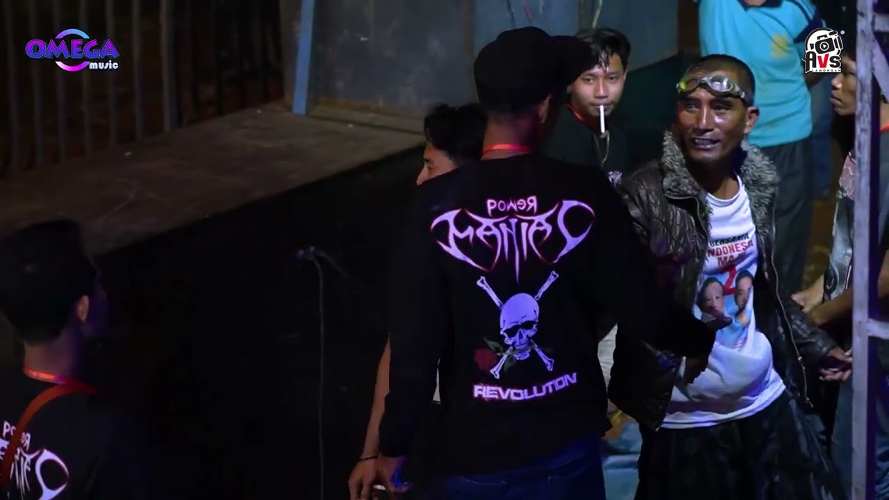 Antara teman dan kasih. Mawar aprillia