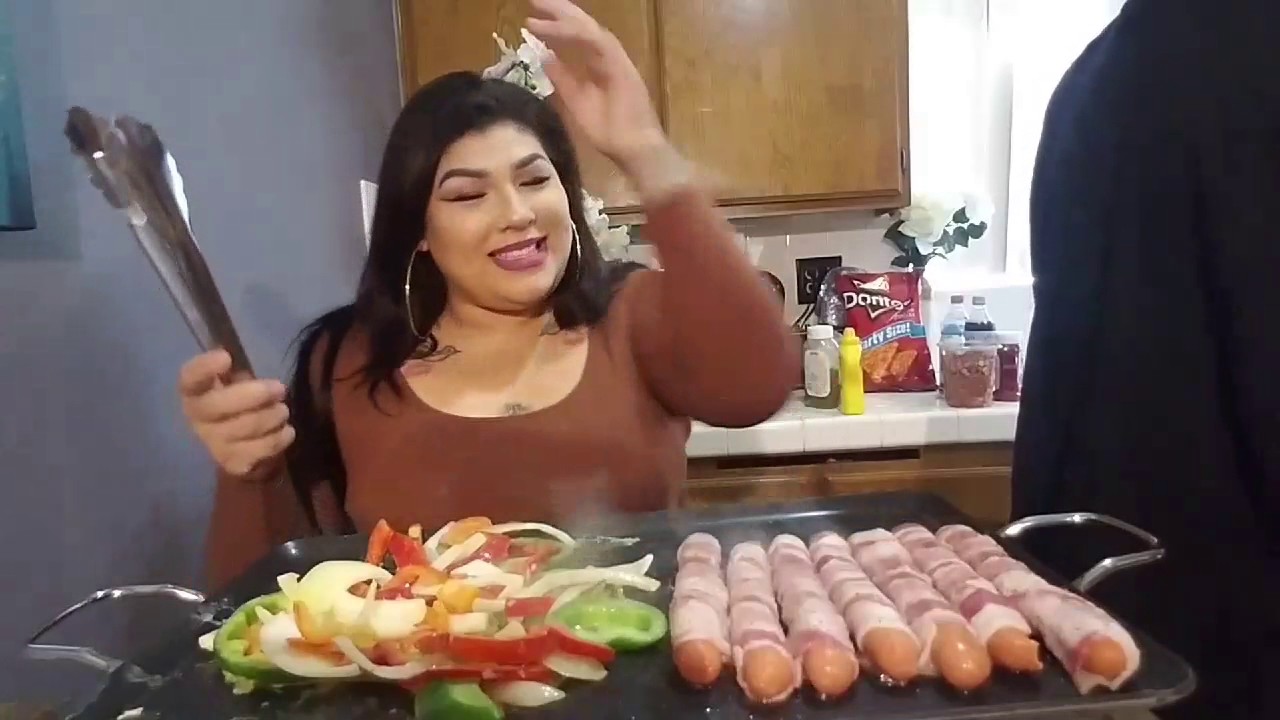LA STREET DOGS /MUKBANG