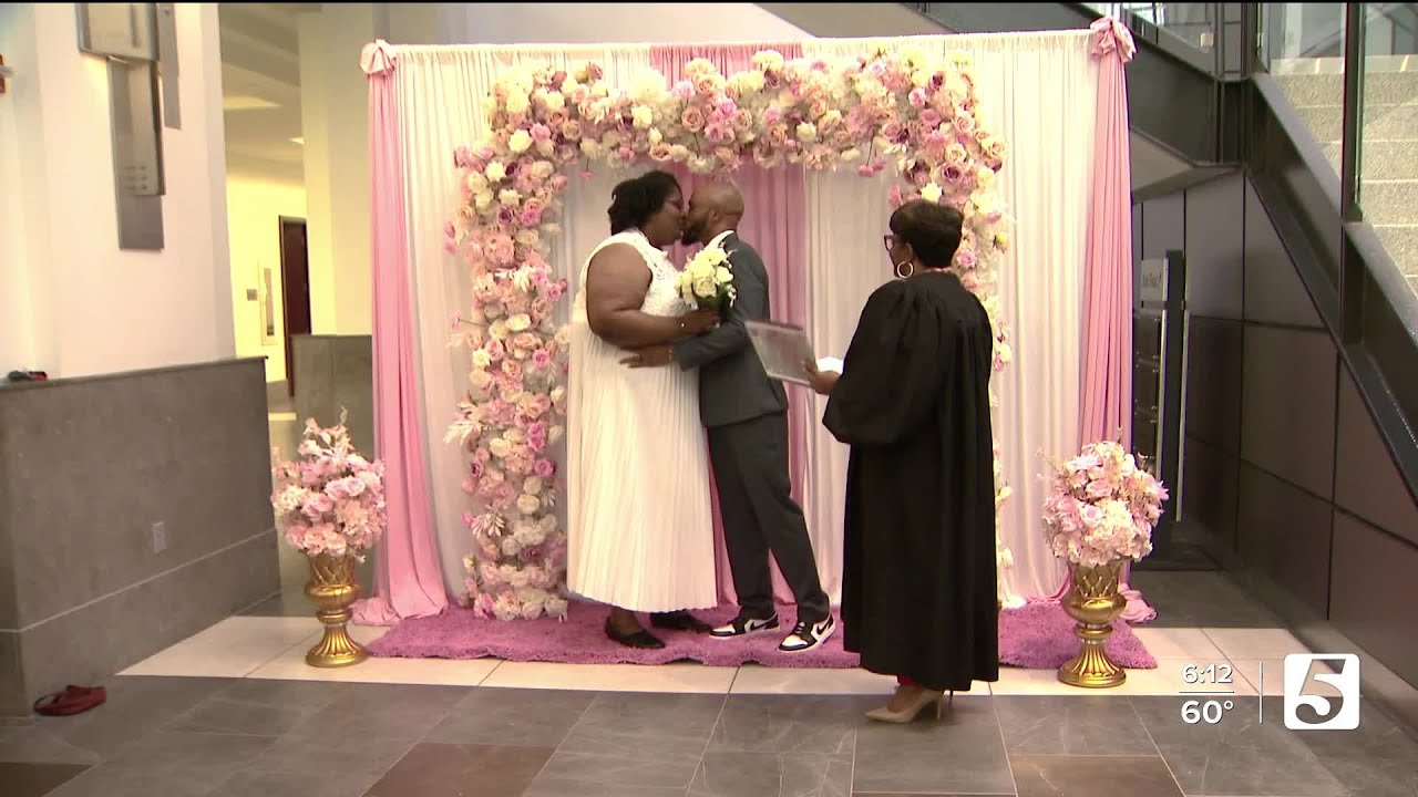 Judge performs 14 free Valentine's Day weddings at Davidson County courthouse
