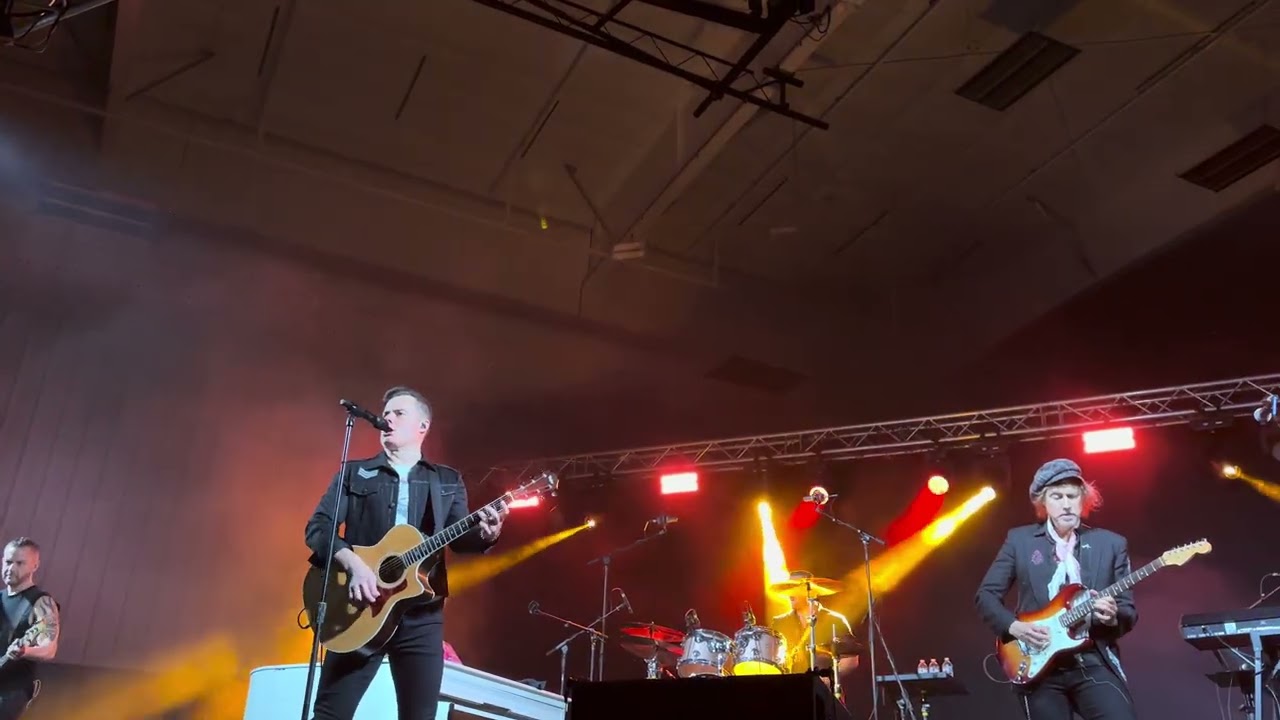 Marc Martel (OVOQ) covers “Crazy Little Thing Called Love” Marinette, WI 02/14/26
