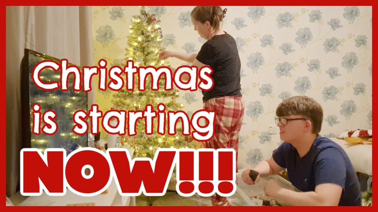 TIPSY CHRISTMAS DECORATING 🍸AND SANTA ARRIVES AT DOBBIES 🎅 VLOGMAS DAY 1 ✨️