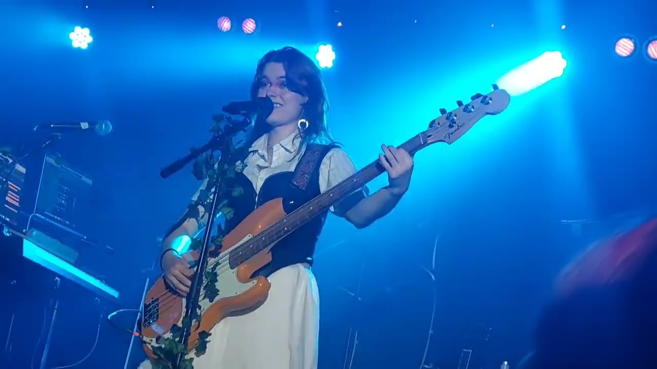 Ellie Dixon (Live) (G2, Glasgow, 08/11/2024)