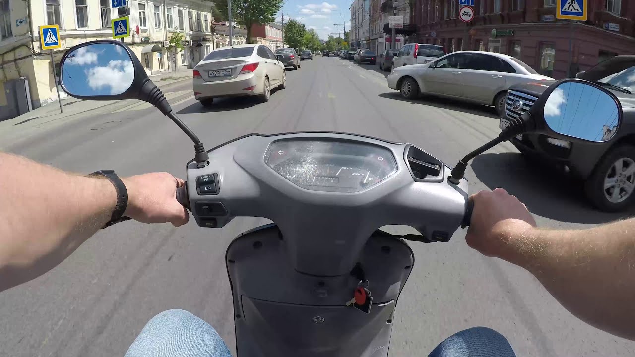 На Honda lead AF-48 по г.Саратову