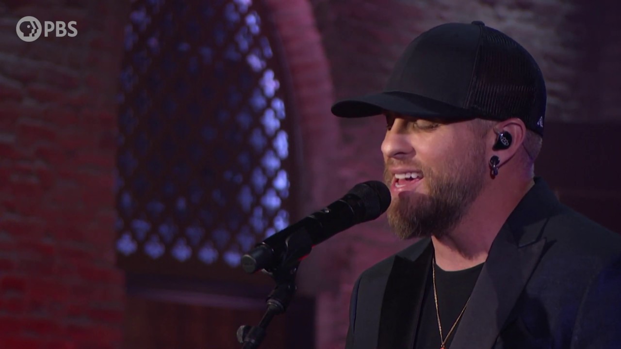Brantley Gilbert Performs 