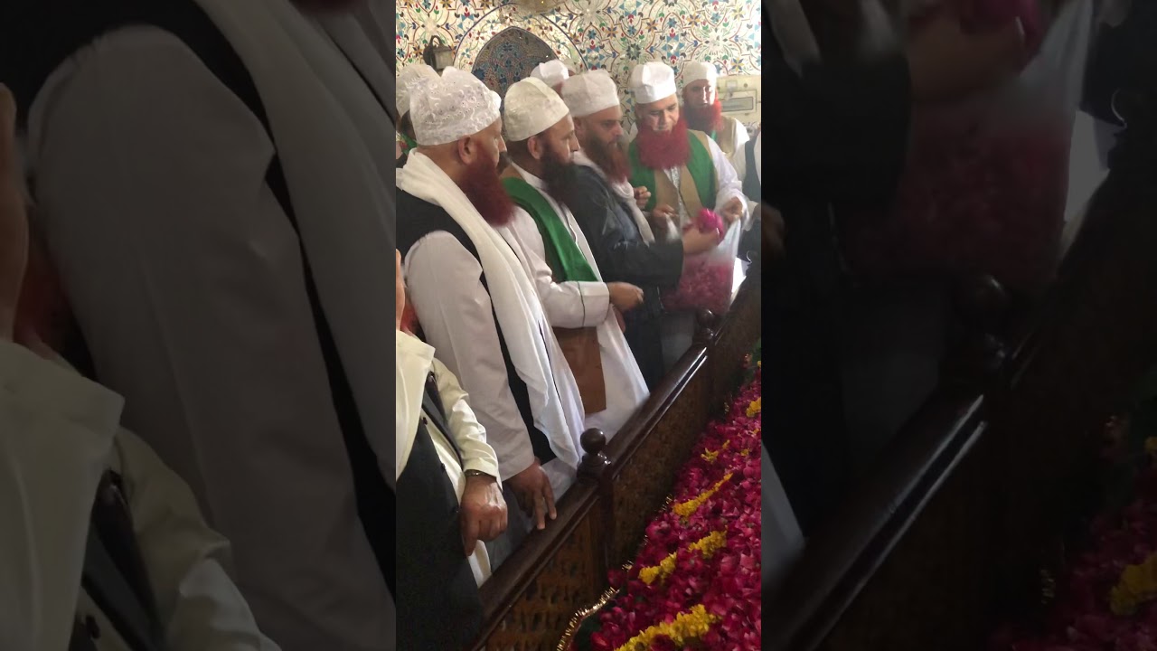 Paying respect at Grand Shaykh R.A. grave before Janaza at Shadpur Sharif 6/4/2018