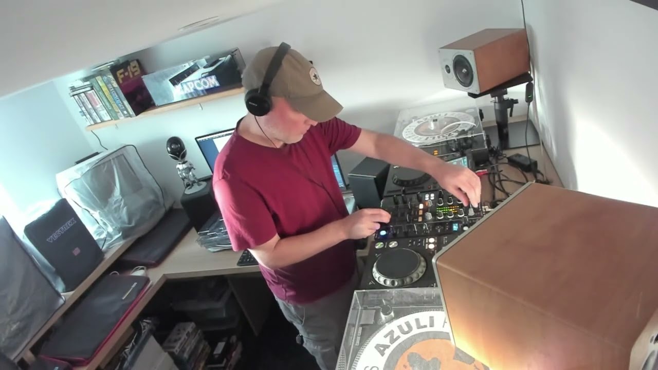 In the Garage - Episode 18 - Garage and House Mix