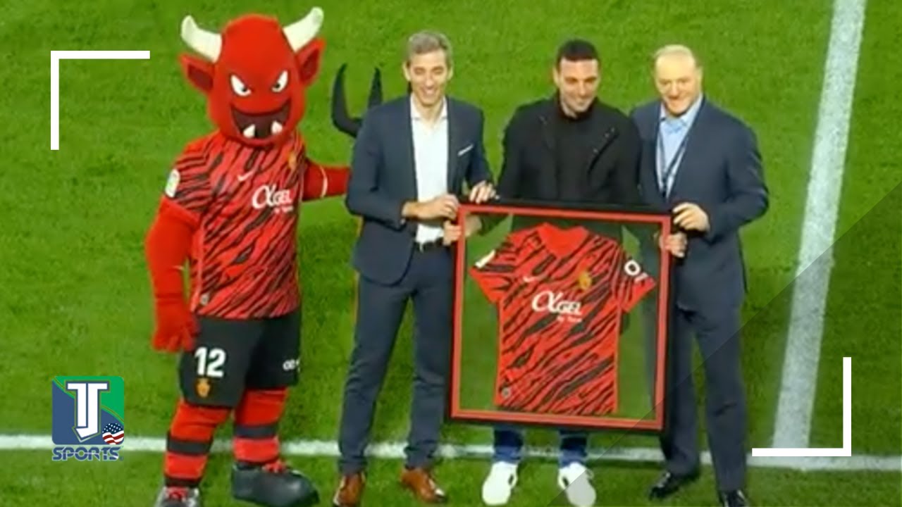 Argentina&rsquo;s Lionel Scaloni TAKES the ceremonial KICK OFF ahead of RCD Mallorca vs Real Valladolid