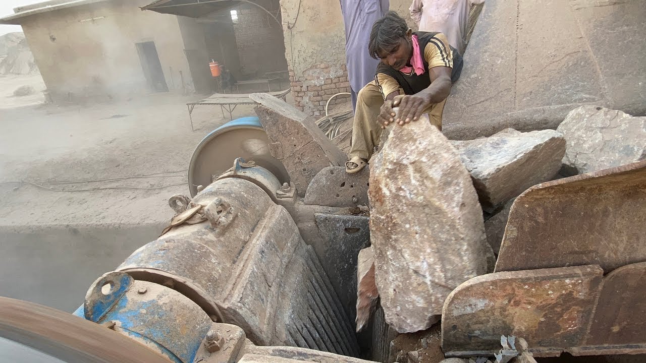 “Unstoppable Rock Crusher: Smashing Giant Stones with Brutal Force #stonecrusher