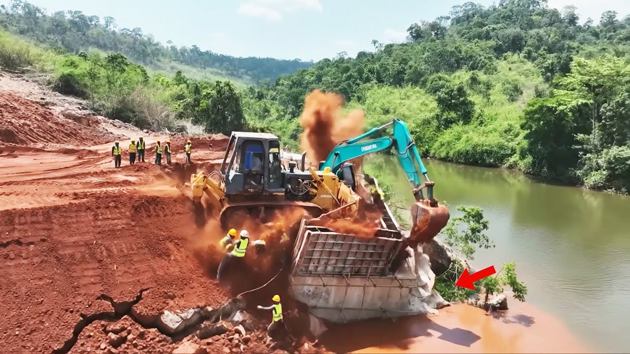 Amazingly Risky Construction Deep Mountain Road Building Excavator, Bulldozer Dump Truck Are Scary