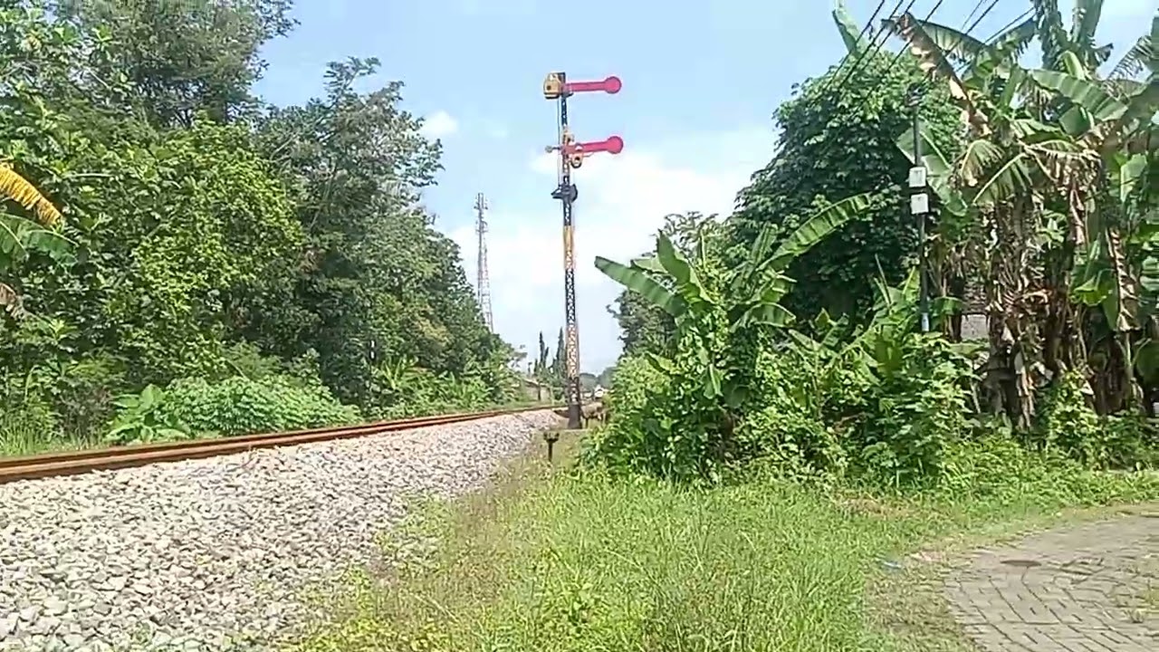 CC 201 83 19 JR - KA 242F Ijen Ekspres 