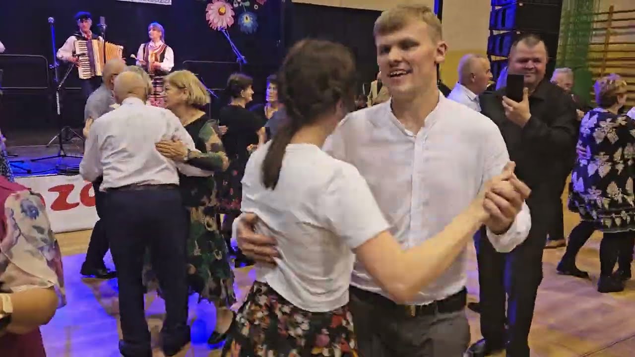 16 listopada 2025 Wreszcie Lider Kapeli STĄPORKOWSKIEJ porządnie się WYTAŃCZYŁ na Ludowym FESTIWALU