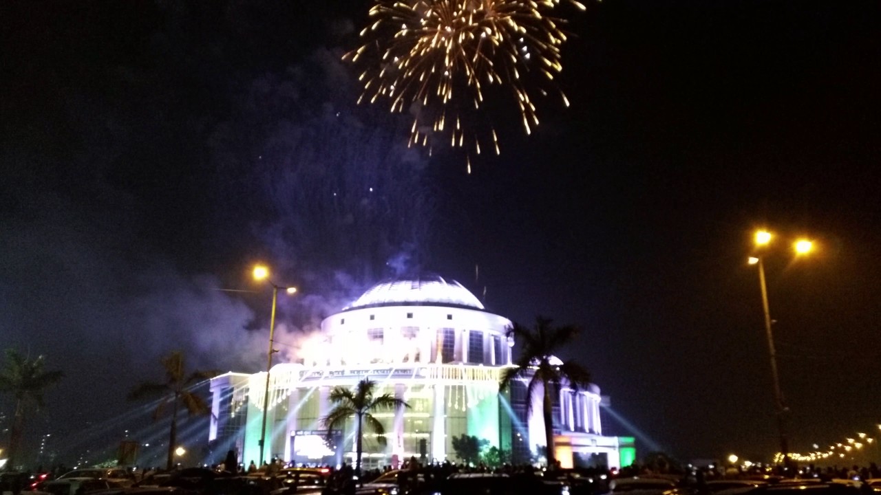 NEW YEAR FIREWORKS 2017 INDIA || NMMC HEADQUARTERS || NAVI MUMBAI