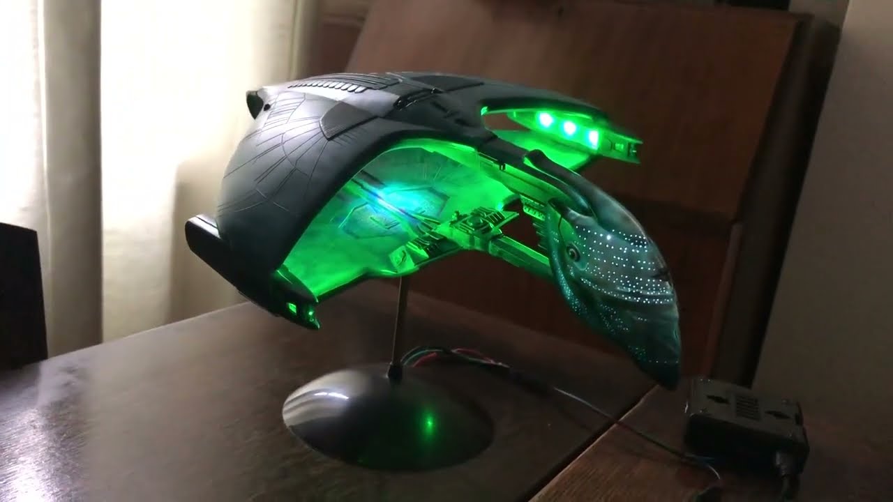 AMT Romulan Warbird With Custom LED Lights Scale Model #startrekmodels #romulan #warbird
