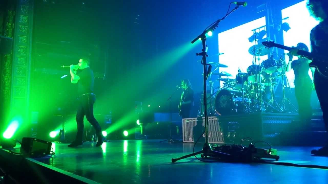 The Queen Extravaganza - Lazing On A Sunday Afternoon & I'm In Love With My Car (live)
