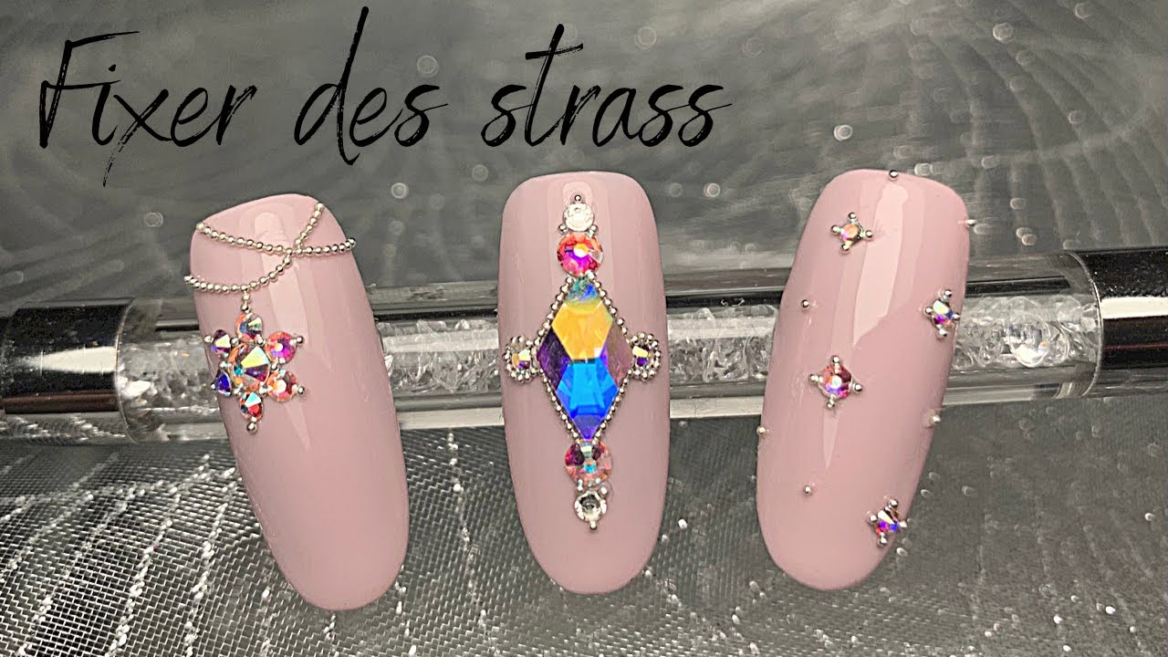 Coller des strass - Réaliser un ongle bijou