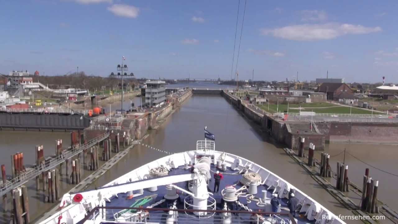Kiel Canal / Nord-Ostsee-Kanal: Schleusenmanöver in Brunsbüttel by Reisefernsehen.com - Reisevideo