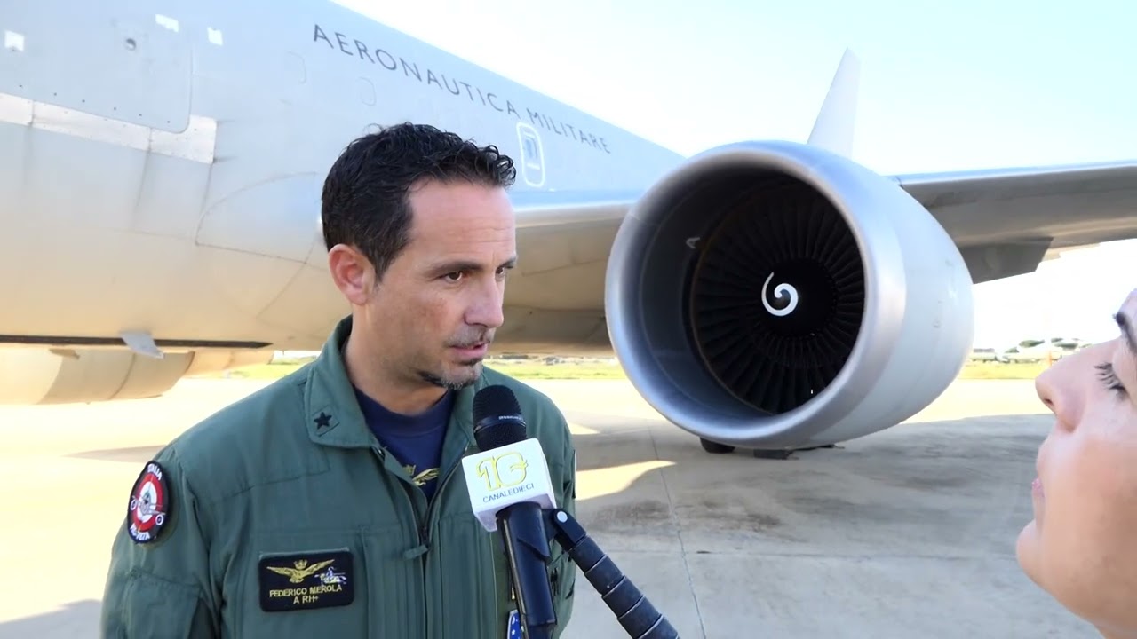 Pratica di Mare: gli uomini dell'aeronautica militare hanno ricevuto una prestigiosa onorificenza.