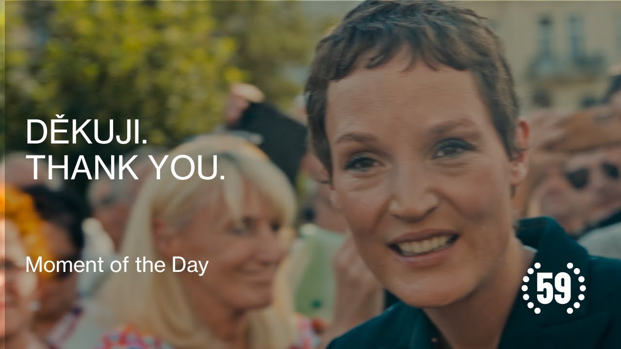 KVIFF 2025 – Moment of the Day – Vřelá slova Vicky Krieps, Petera Sarsgaarda a Dakoty Johnson