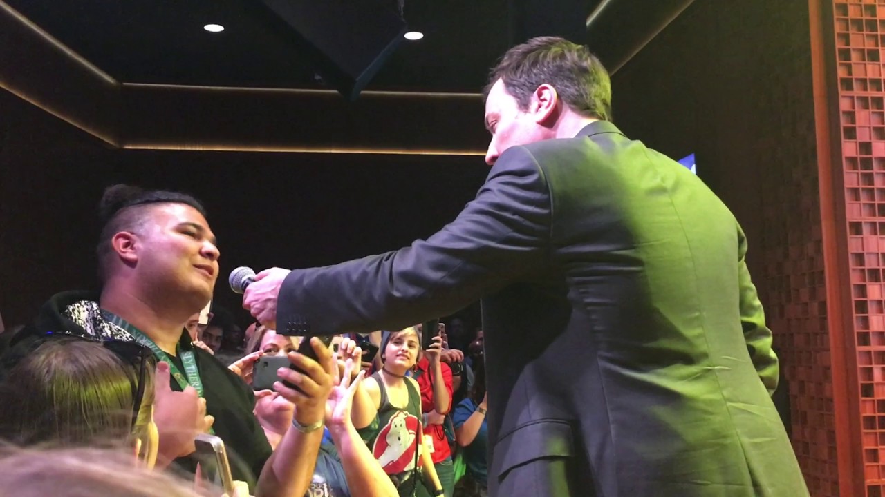Jimmy Fallon joins the Ragtime Gals at Universal Orlando