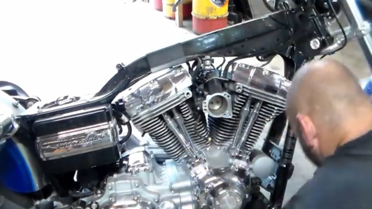 Harley DYNA - REPLACING BROKEN EXHAUST STUD (Removing Head) - Step by Step!