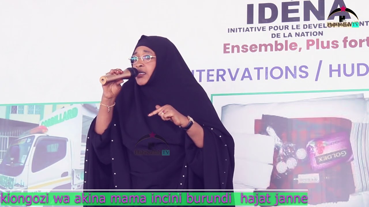 Kiongozi wa kina mama incini burundi akiahidi ahadi yake ya gari kuitimiza kwenye idena  