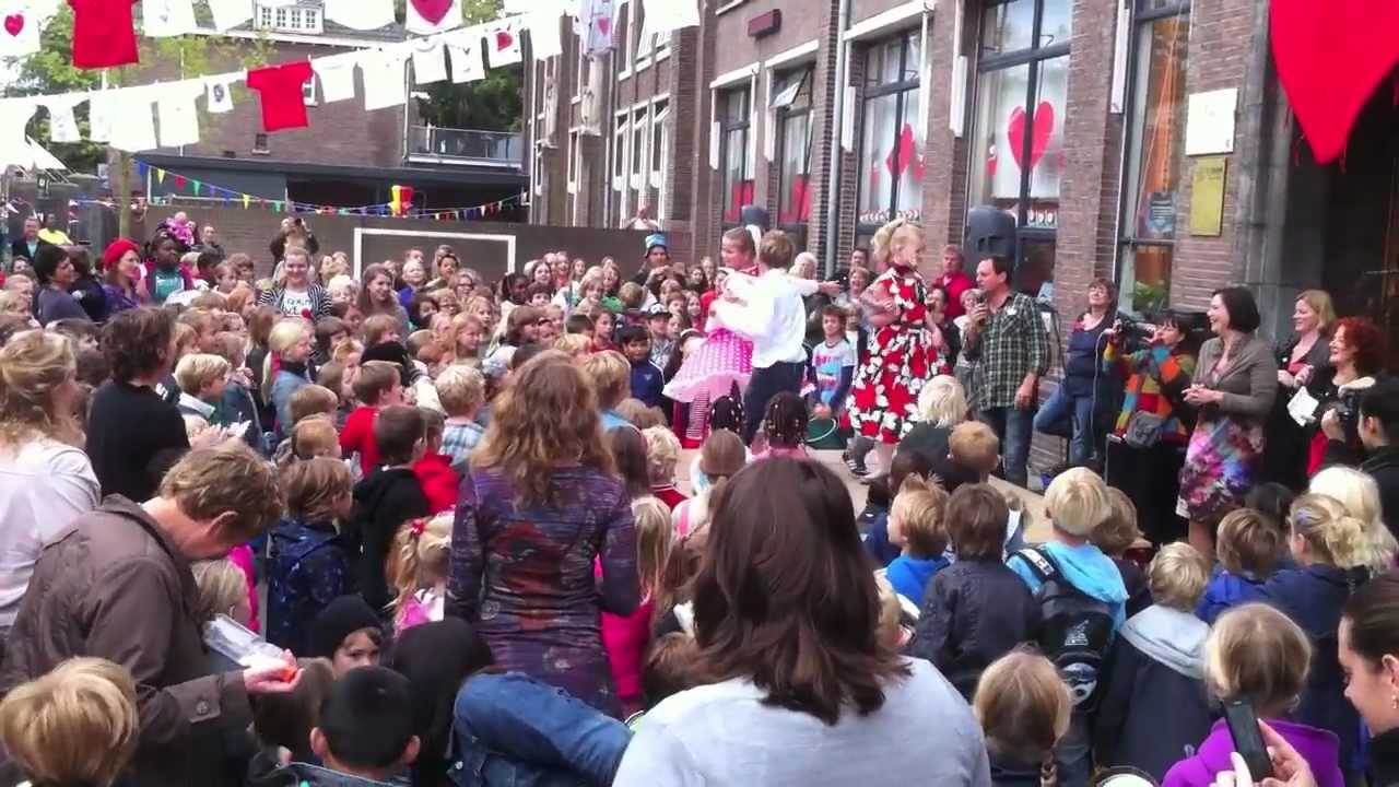 St Joseph School Breda - 90 jaar - feest dag 1 op het plein