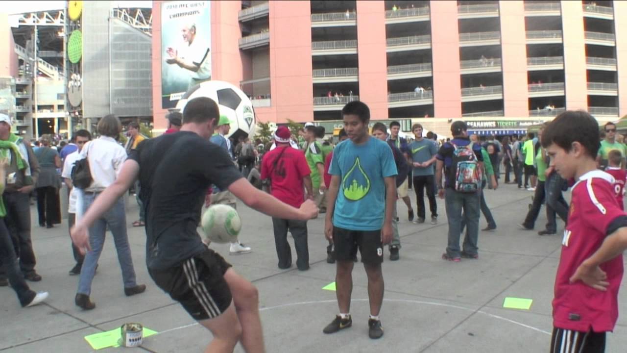 Freestyle Soccer Outside Sounders Man Utd Game