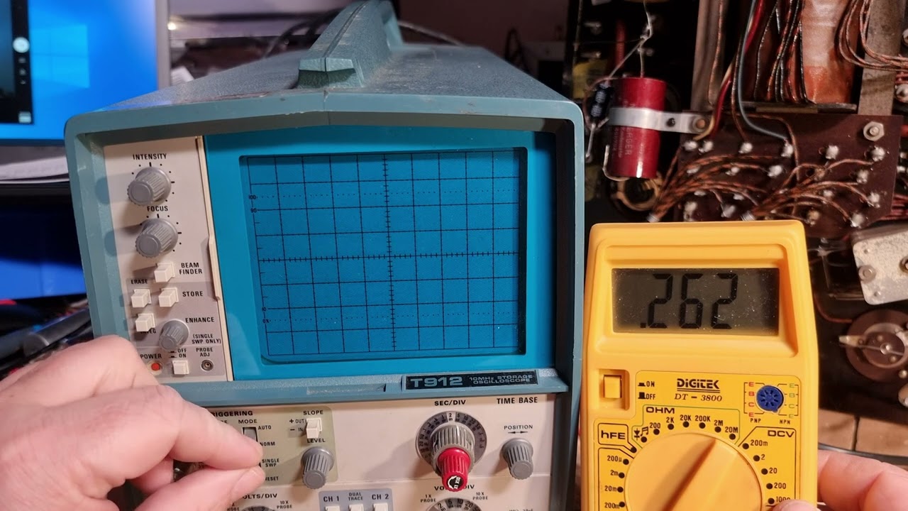 [076] Heute auf dem Tisch: ein Tektronix T912 Oszilloskop... 😉