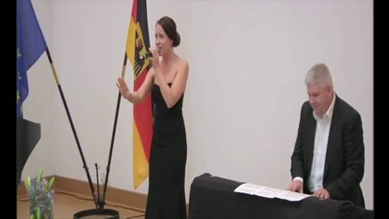 Voice Over Piano (Sara Dähn & Thomas Blaeschke) & Bundesministerin von der Leyen 