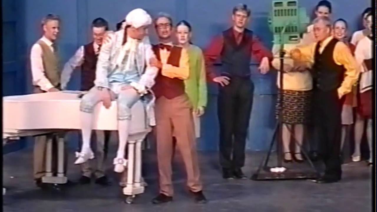 De vil le - Singin' in the Rain 2000 | Nyborg Voldspil