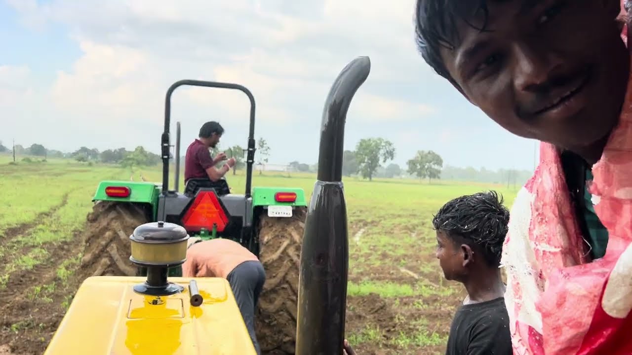 HMT tractor stuck in mud John Deere tractor and Swaraj tractor pull out soybean ki kheti 