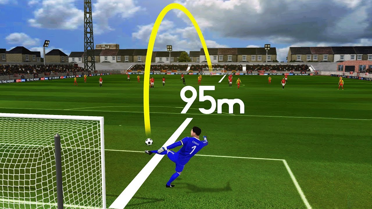 В Dream League Soccer 2019 можно сделать гол вратарской онлайн