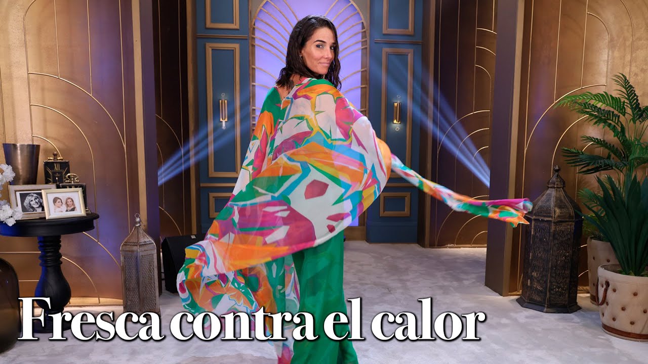 ¡Juana tiene su propio modelo de pantalón! Lo acompañó con un hermoso top de gasa multicolor