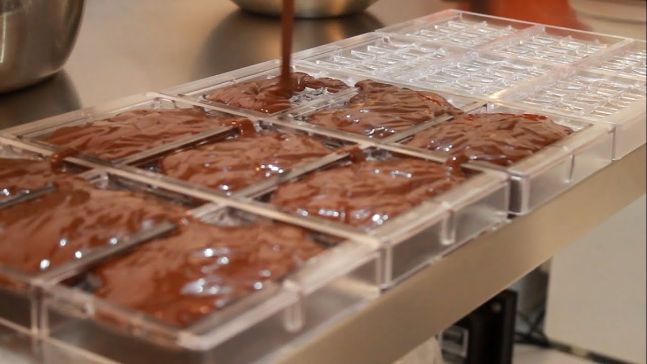 Como se faz chocolate? Do cacau até a barra - bean to bar!