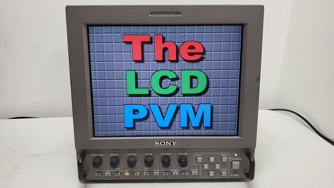 Sony LMD-9020/9030 professional video monitor (with CRT/LCD showdown)