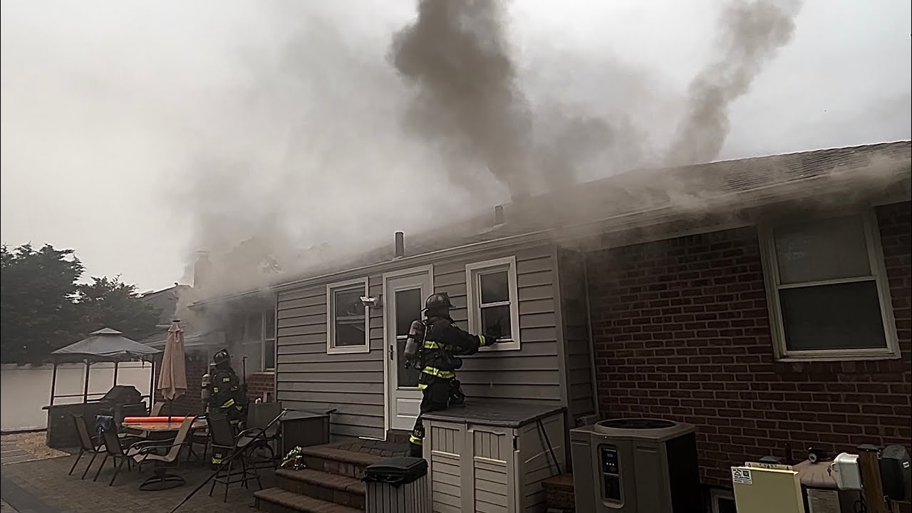 *EARLY ARRIVAL AT HOUSE FIRE - SYOSSET NY