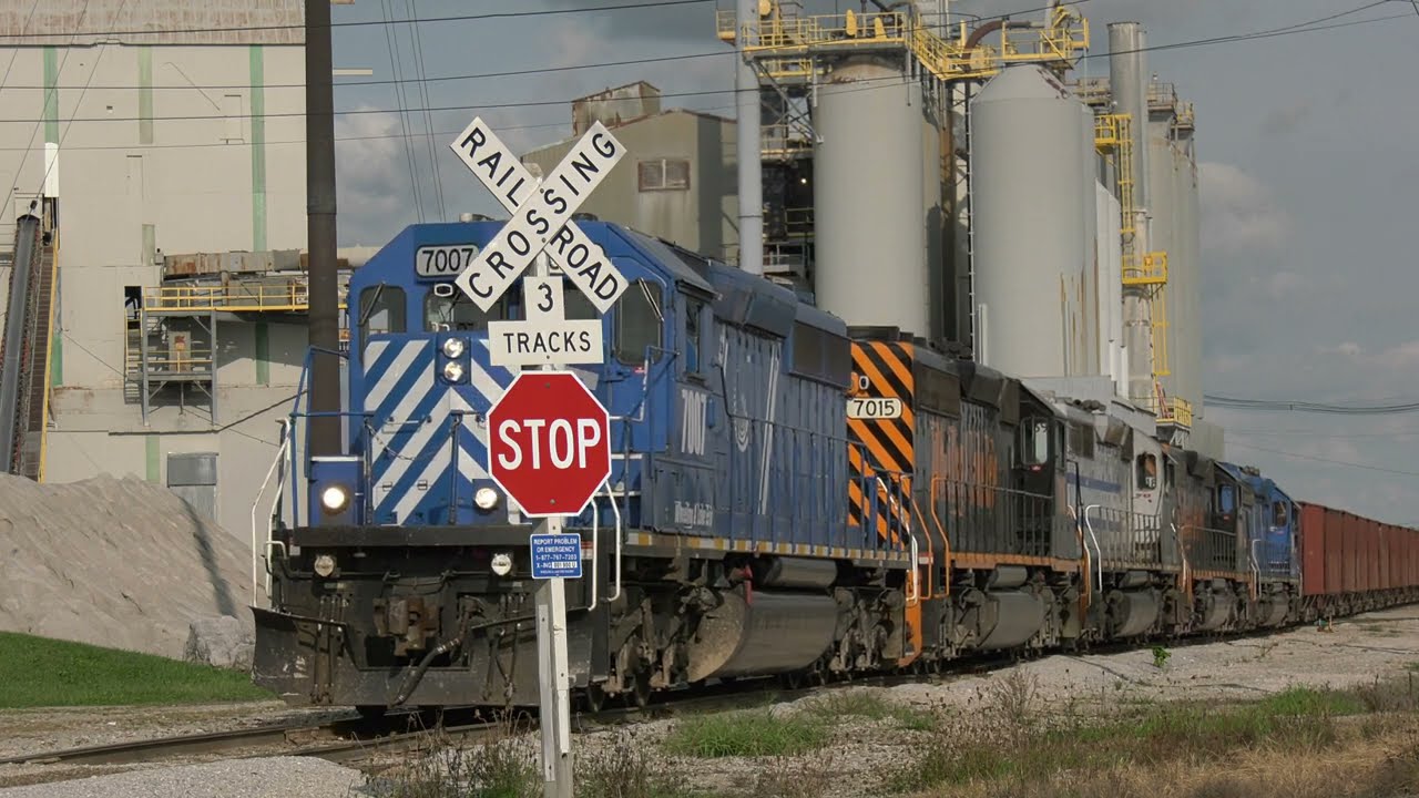 5 W&LE SD40 2's work the stone train at Carey Ohio quarry W&LE 7007