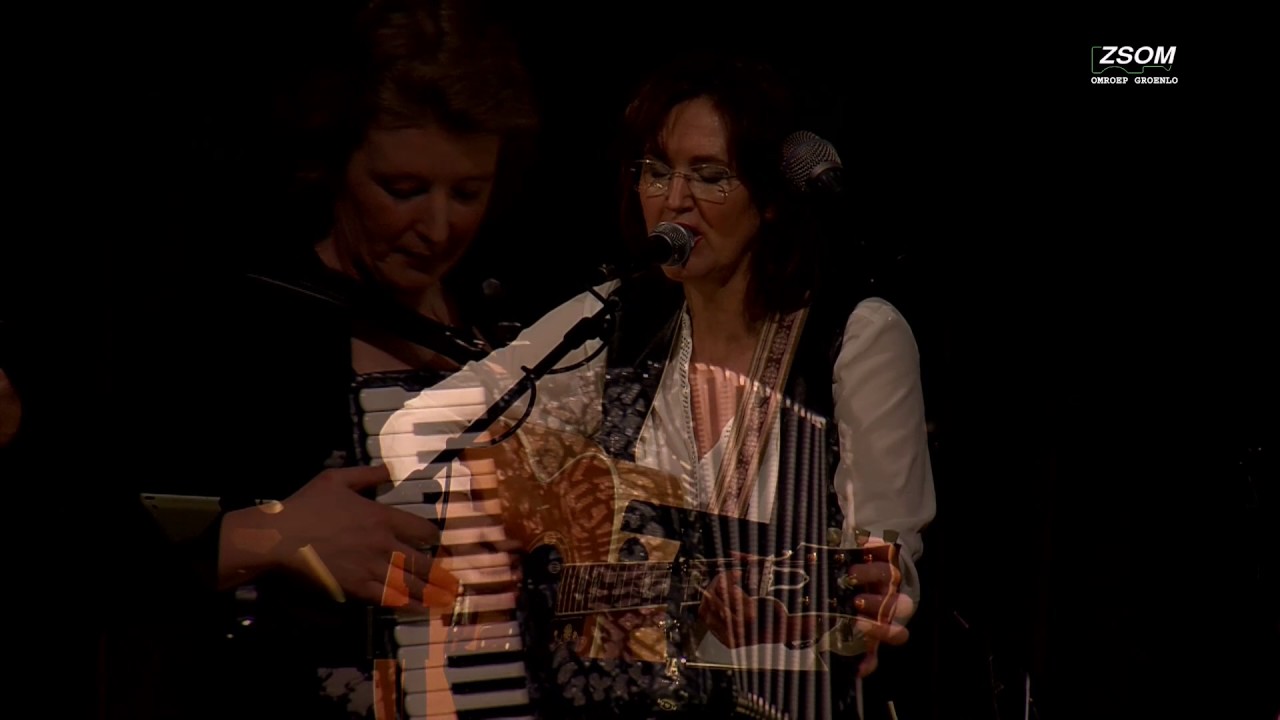 Trio Sandra Vanreys   Red moon over Lugano
