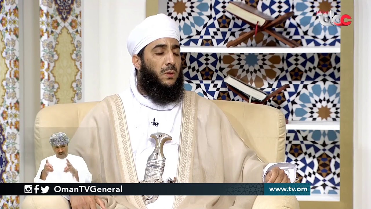 تقديم الأذان الأول لصلاة الجمعة لشيخ كهلان الخروصي في برنامج سؤال أهل الذكر