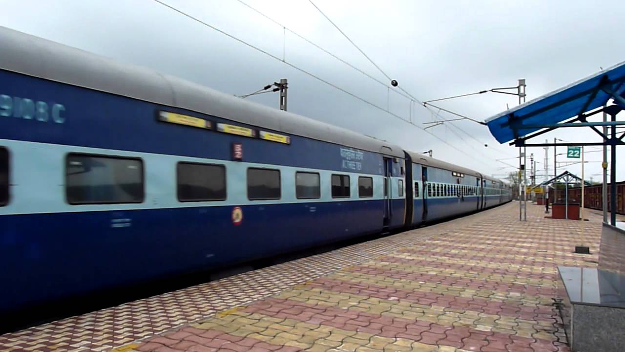 Angry ED meets RPM as Newdelhi-Chennai Tamilnadu Express attacks Ghoradongri!