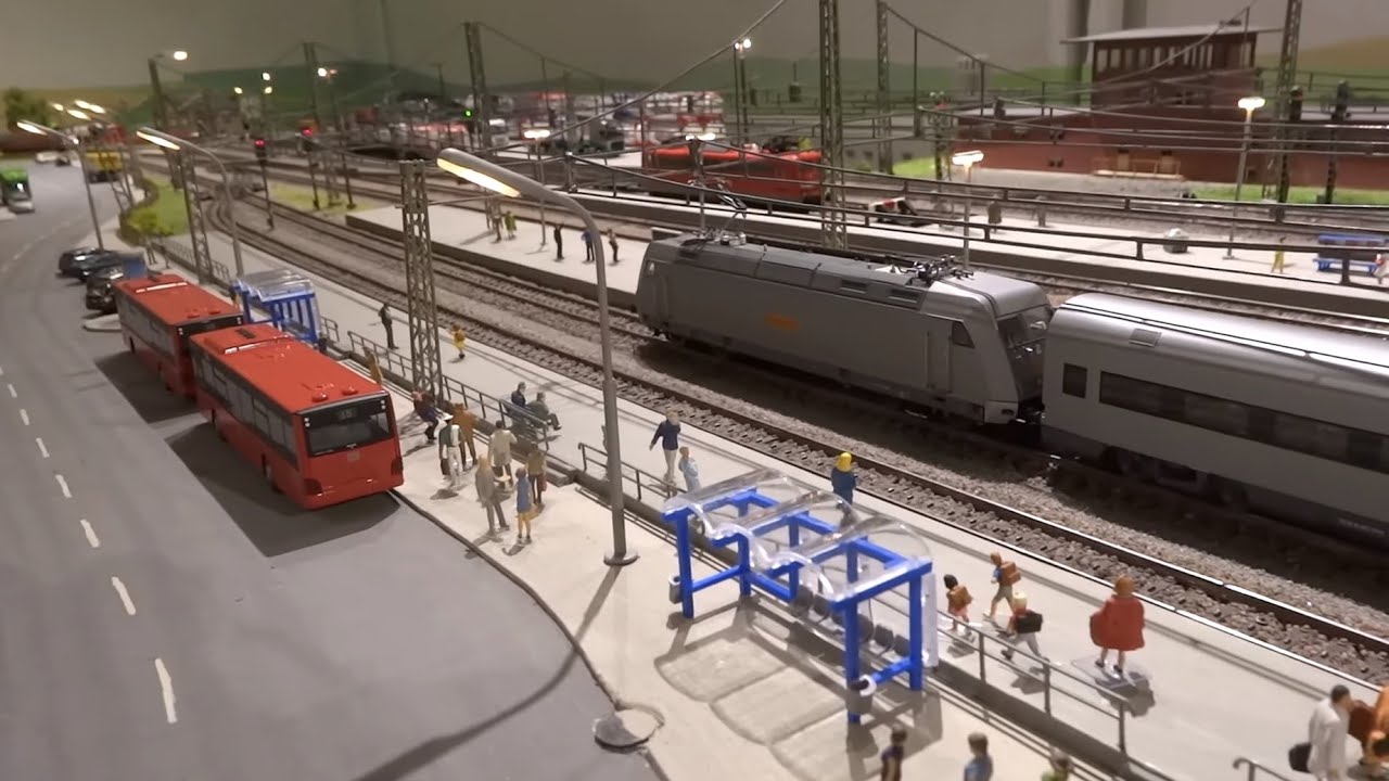 Fahrbetrieb mit Thomas, Epoche V-VI, auf meiner Märklin Modelleisenbahn, Nov. 2022, Teil 2