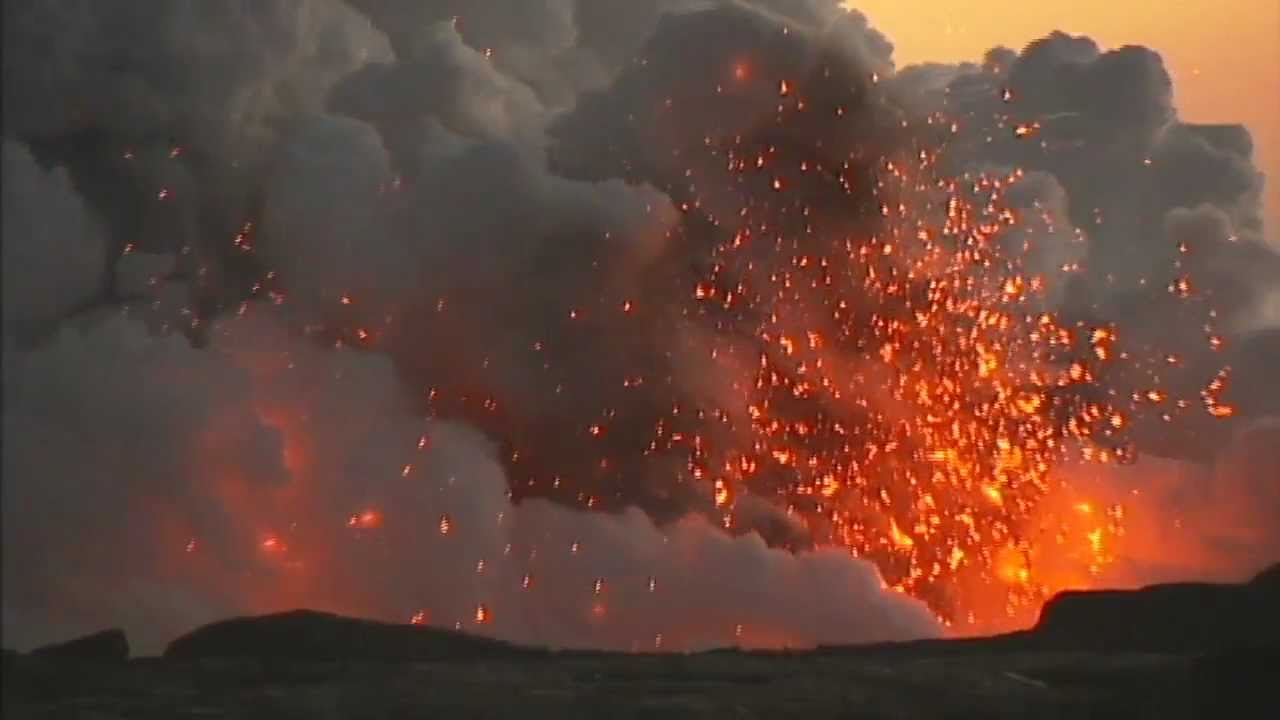 Exploding lava ocean entry thrills crowd in Kalapana, Hawaii