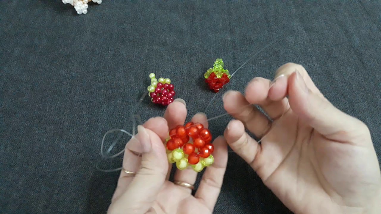 Strawberry fruit as a key hanger#kết cườm quả dâu làm móc treo chìa khoá