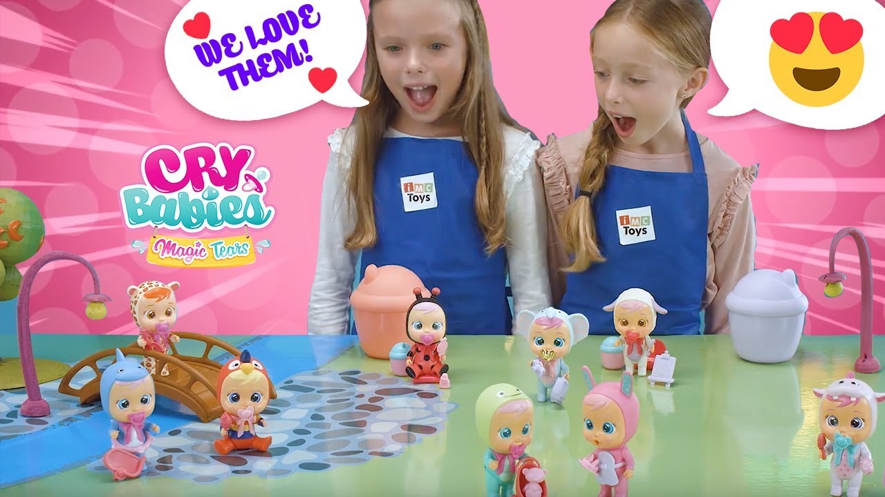 Playing with the Bottle Houses 🍼 and the Katie's Super House 🏠 of CRY BABIES 💦 MEGIC TEARS 💕