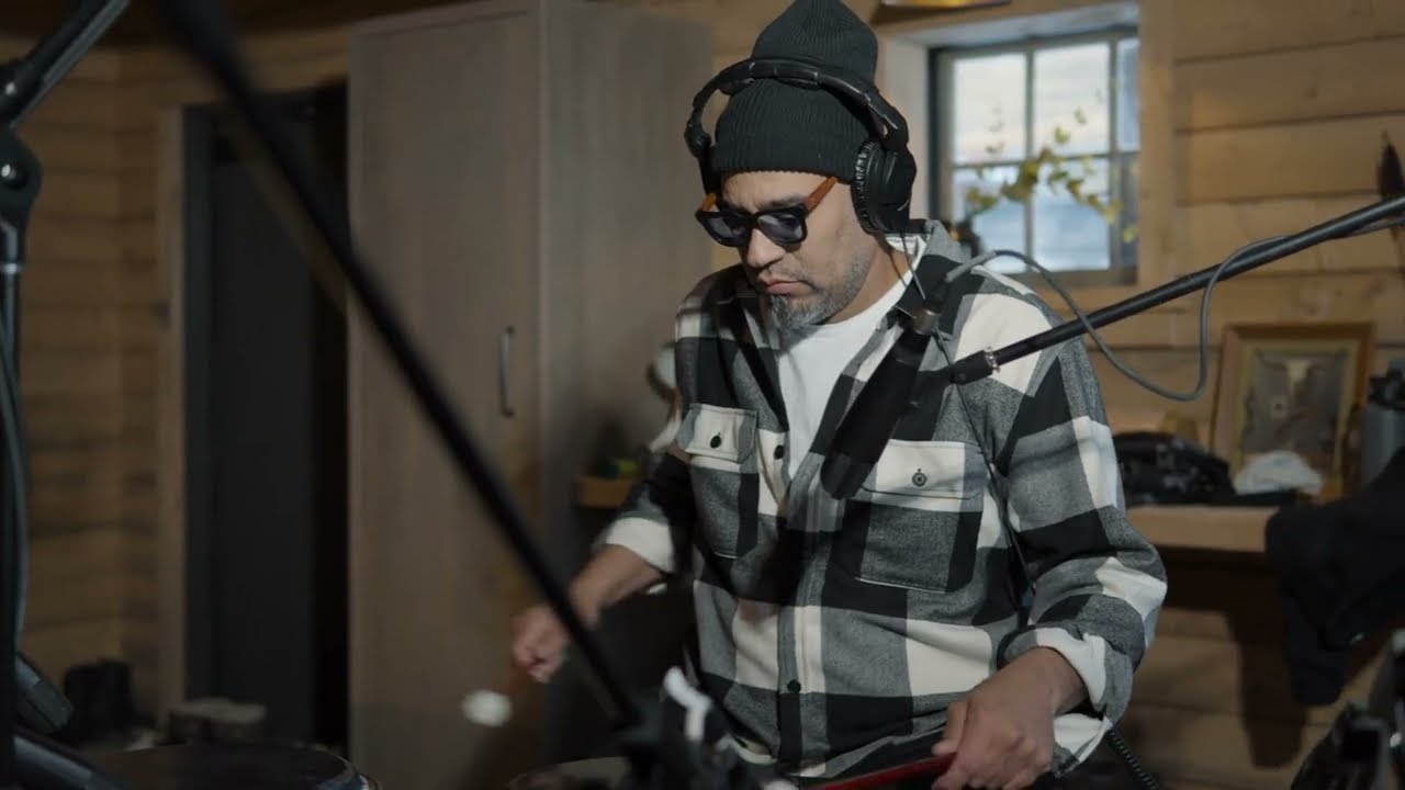 Colores | Luis Tovar (feat. Malcolm Mooney) – Official Video