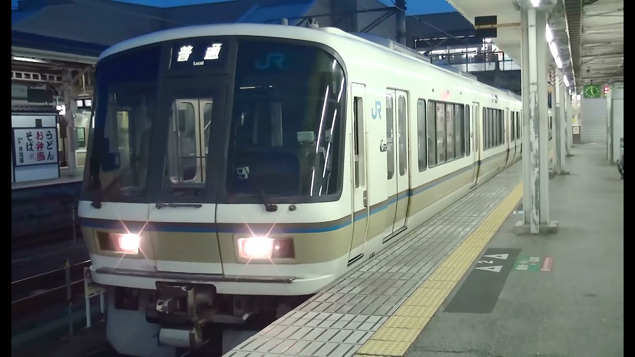 JR西日本221系未更新車 早朝の米原駅始発5時0分発普通姫路方面網干行き