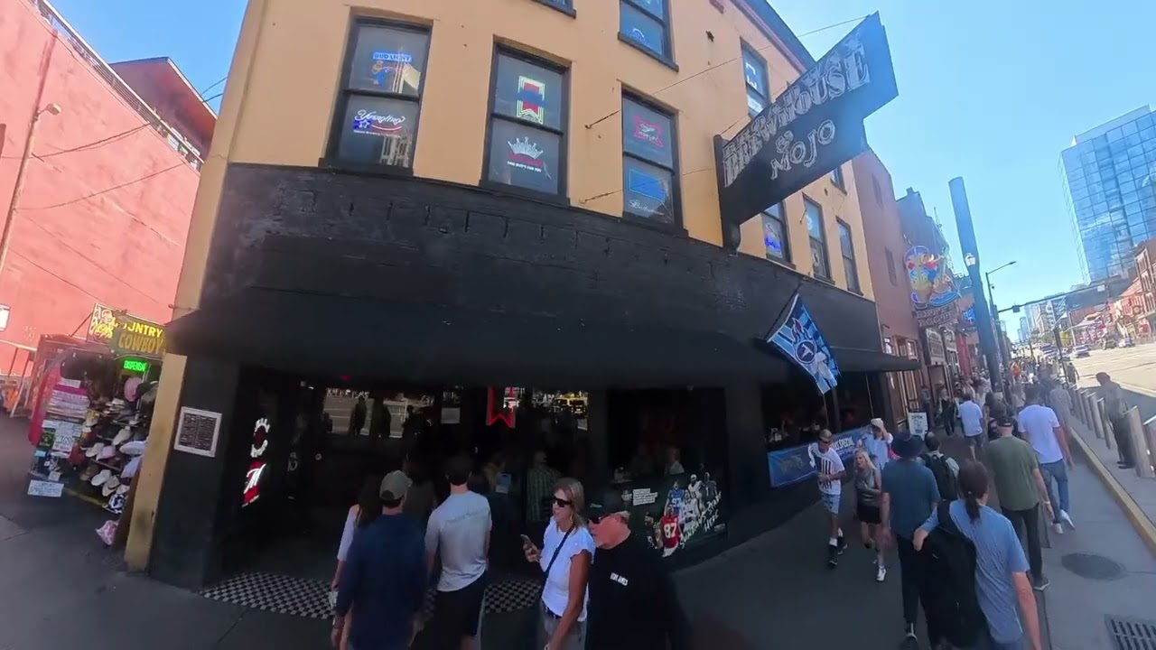 Nashville Tennessee Downtown walking. so much to do